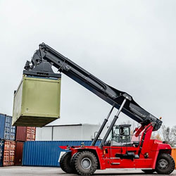 Reach stacker